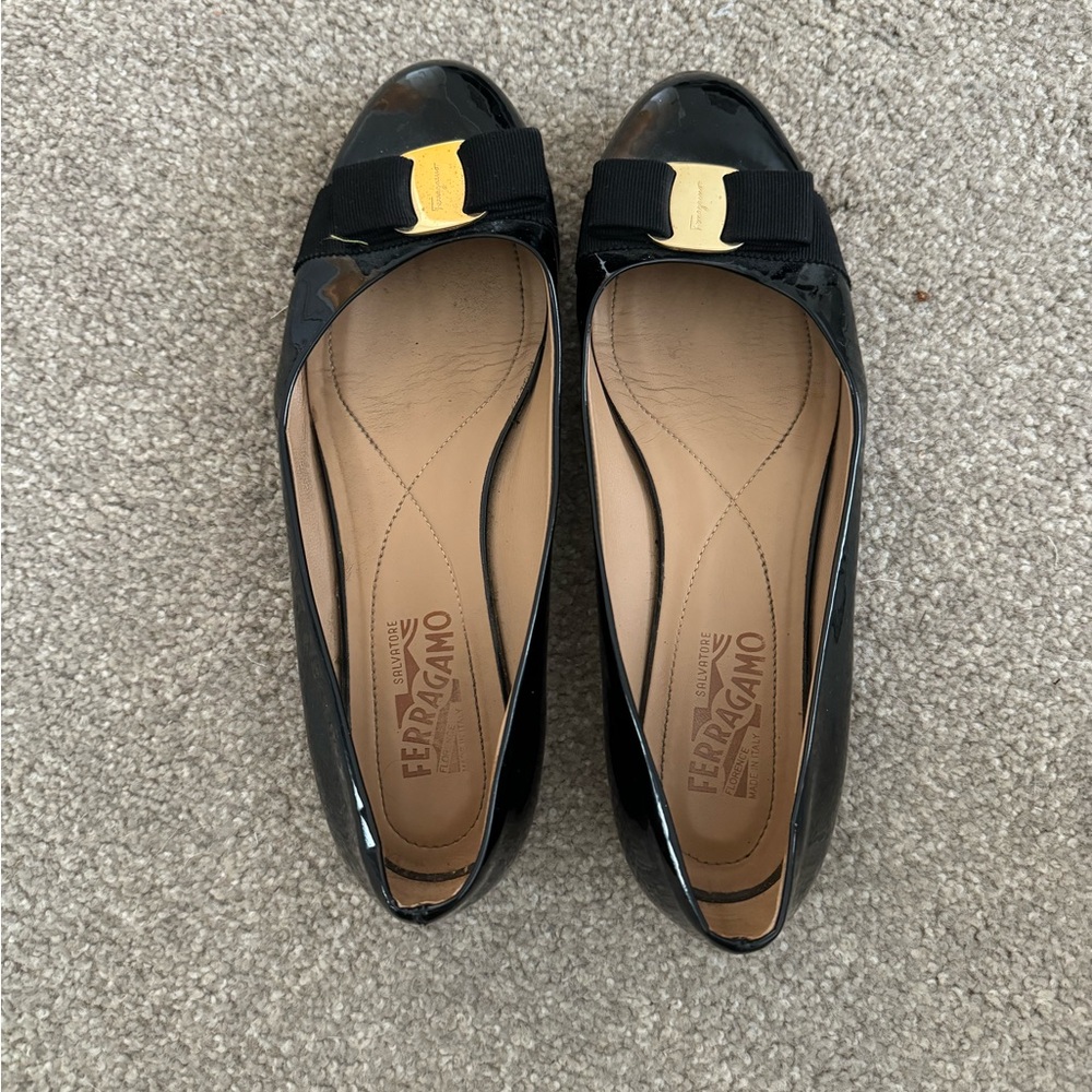 Classic black Ferragamo ballet flats